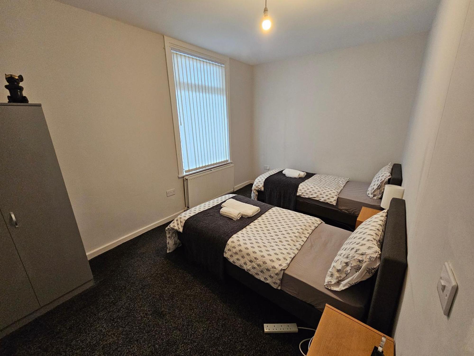 Hillsome Hosting Manchester デントン エクステリア 写真