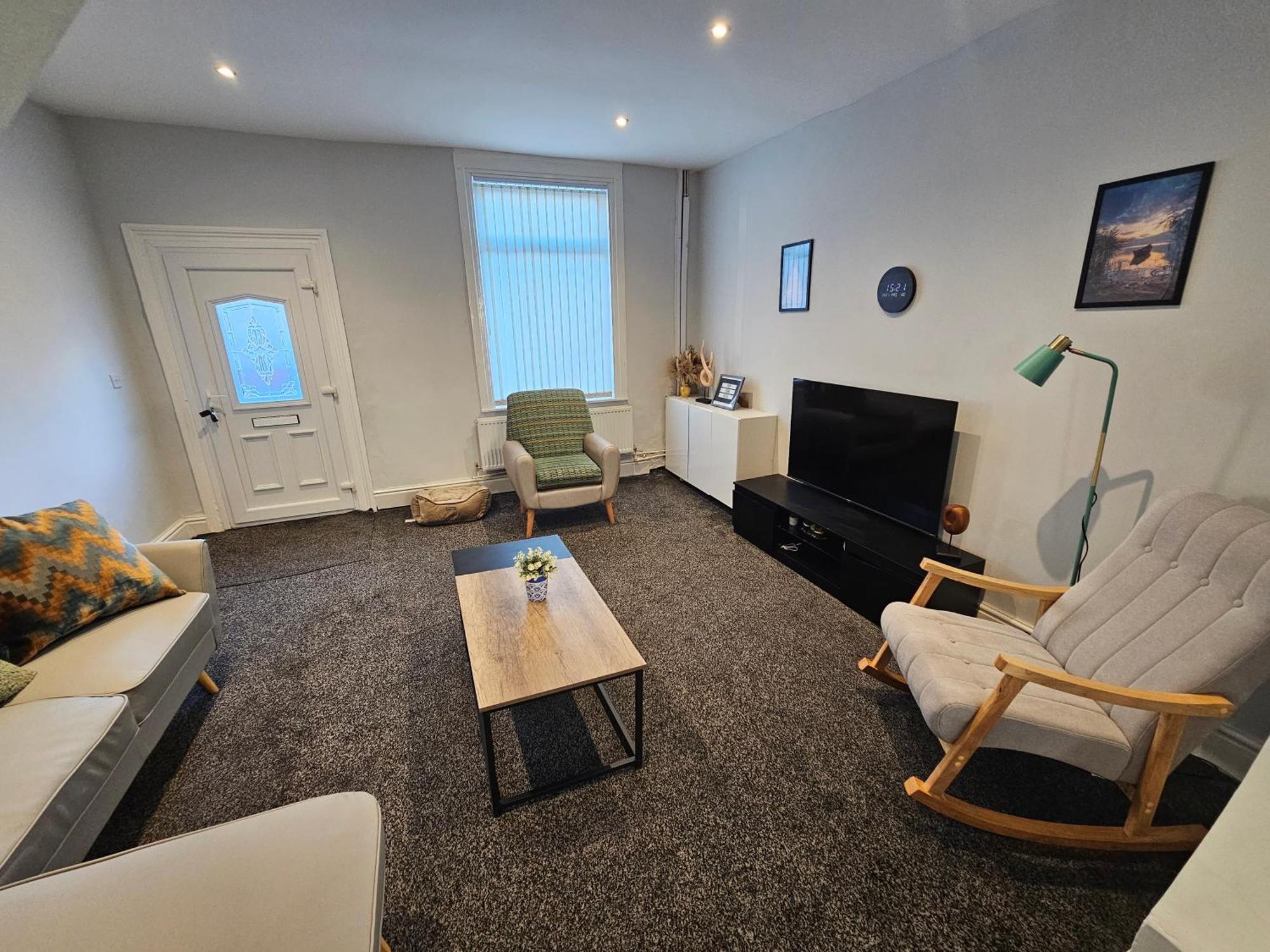 Hillsome Hosting Manchester デントン エクステリア 写真